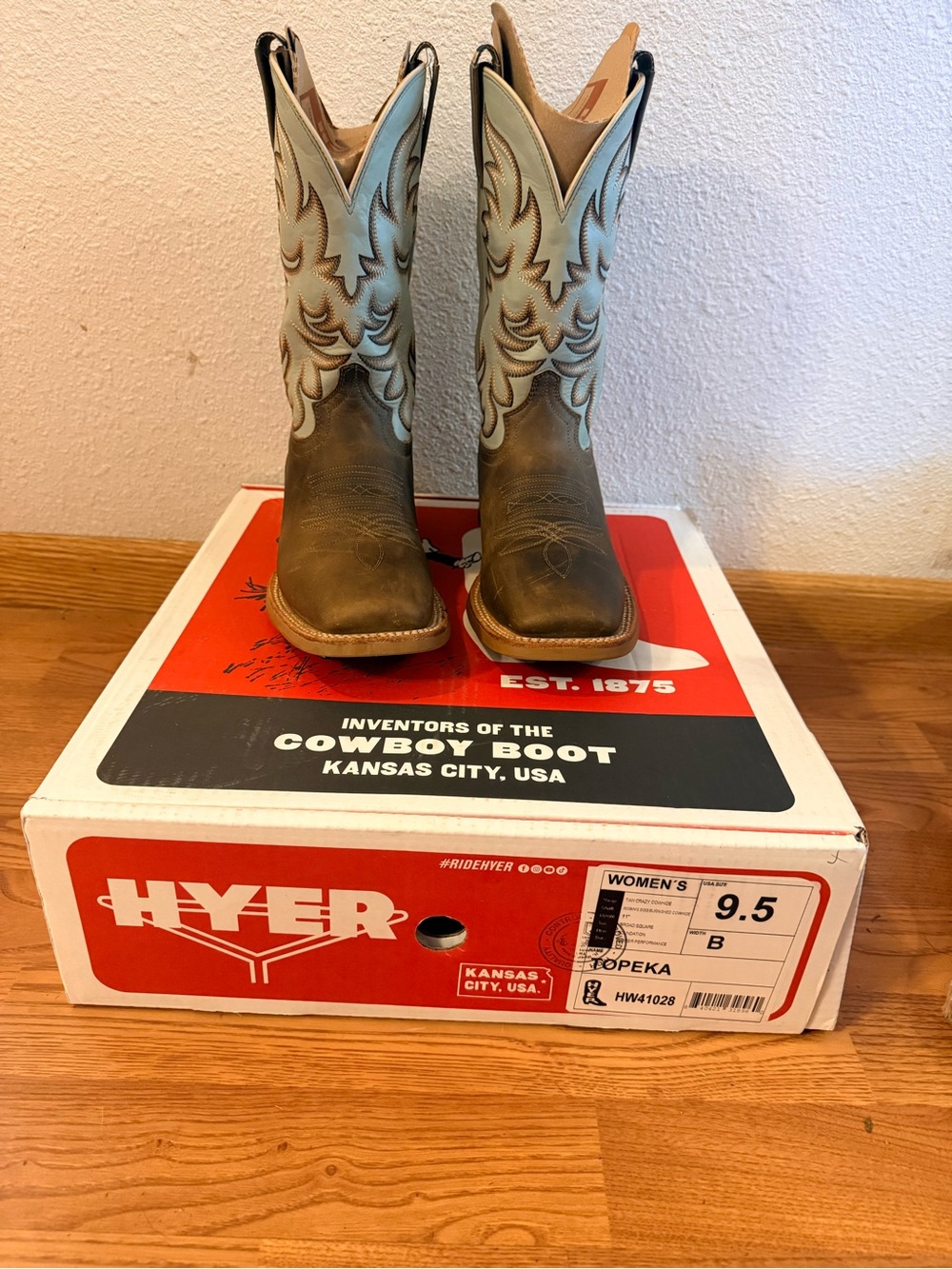 Hyer Topeka Women's Two-Tone Lace-Up Western Boots in Brown and Light Blue